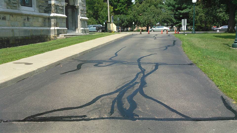 Fellows BlackTop, LLC | Hot Tar Crack Filling